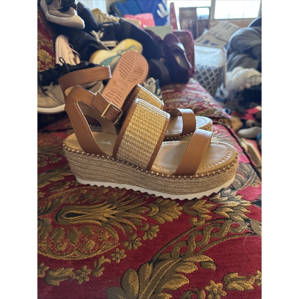 Women's Size 10 Soda Espadrille Platform Wedge Sanders